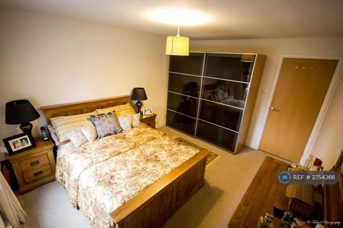 2 bedroom flat to rent, Uxbridge, London, UB10