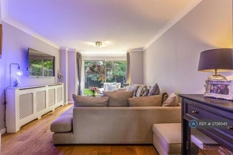 4 bedroom detached house to rent, Redwoods, Addelstone, KT15