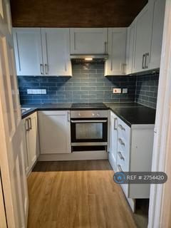 2 bedroom flat to rent, High Street, Crayford, DA1