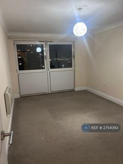 1 bedroom in a flat share to rent, Methven Court, London, N9