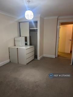1 bedroom in a flat share to rent, Methven Court, London, N9