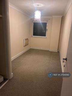 1 bedroom in a flat share to rent, Methven Court, London, N9