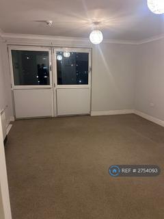 1 bedroom in a flat share to rent, Methven Court, London, N9