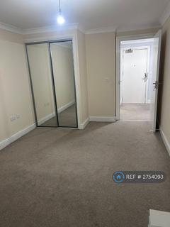 1 bedroom in a flat share to rent, Methven Court, London, N9