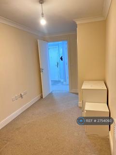 1 bedroom in a flat share to rent, Methven Court, London, N9