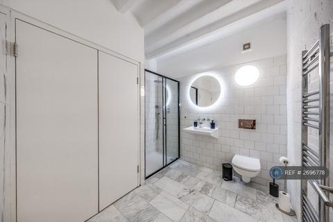 4 bedroom flat to rent, Old Road, London, SE13