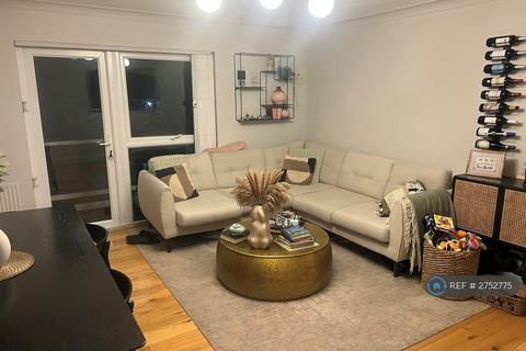 2 bedroom flat to rent, Colerne Court, London, NW4