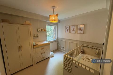 2 bedroom flat to rent, Colerne Court, London, NW4