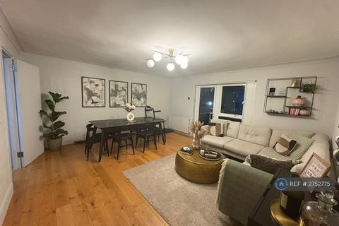 2 bedroom flat to rent, Colerne Court, London, NW4