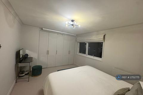 2 bedroom flat to rent, Colerne Court, London, NW4