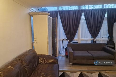 3 bedroom flat to rent, Horne House, London, SE18