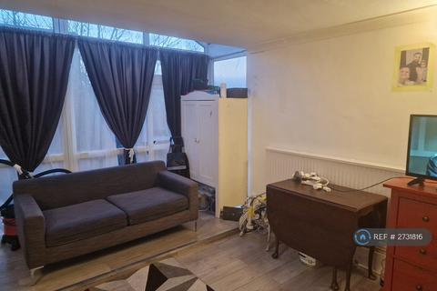 3 bedroom flat to rent, Horne House, London, SE18