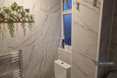 3 bedroom flat to rent, Horne House, London, SE18