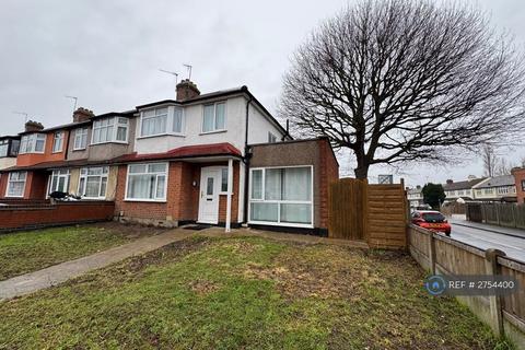 4 bedroom semi-detached house to rent, London Road, Romford, RM7