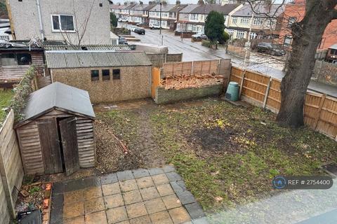 4 bedroom semi-detached house to rent, London Road, Romford, RM7