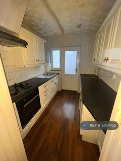 3 bedroom terraced house to rent, The Chase, Chatham, ME4