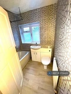 3 bedroom terraced house to rent, The Chase, Chatham, ME4