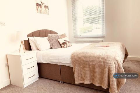 1 bedroom in a house share to rent, Elthorne Road, Uxbridge, UB8