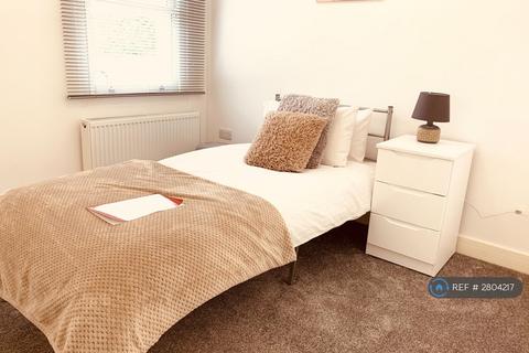 2 bedroom flat to rent, Elthorne Road, Uxbridge, UB8