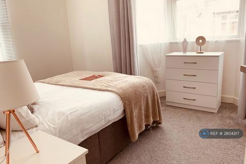 2 bedroom flat to rent, Elthorne Road, Uxbridge, UB8