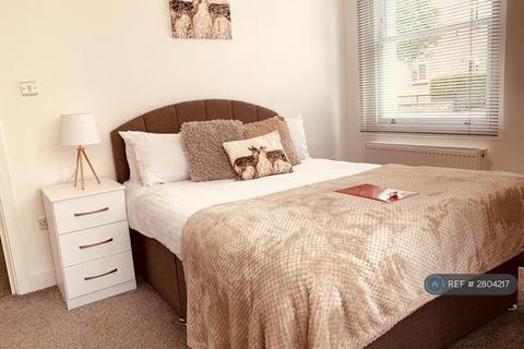 2 bedroom flat to rent, Elthorne Road, Uxbridge, UB8