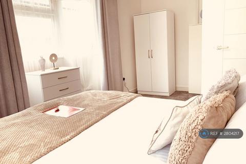 2 bedroom flat to rent, Elthorne Road, Uxbridge, UB8