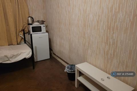 1 bedroom in a flat share to rent, Gainford House Ells Worth S, London, E2