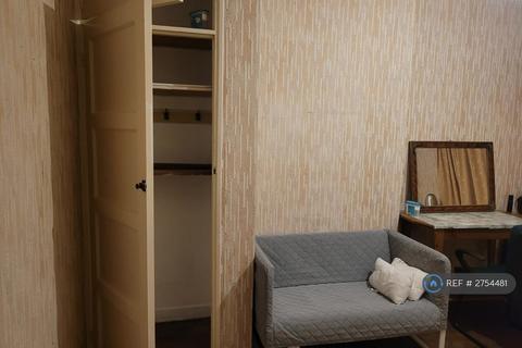 1 bedroom in a flat share to rent, Gainford House Ells Worth S, London, E2