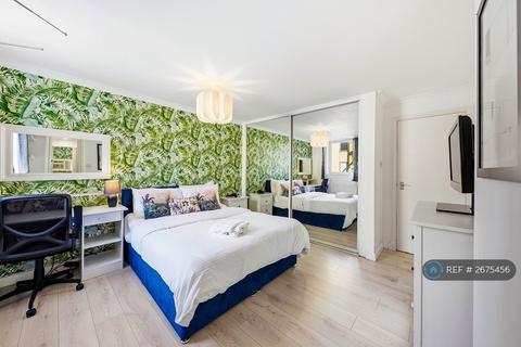2 bedroom flat to rent, China Court, London, E1W