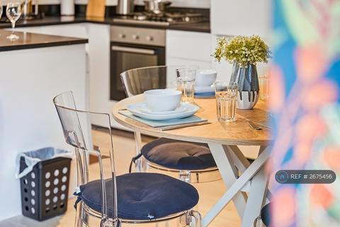 2 bedroom flat to rent, China Court, London, E1W