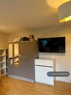 1 bedroom in a flat share to rent, Bloomfield House, London, E1