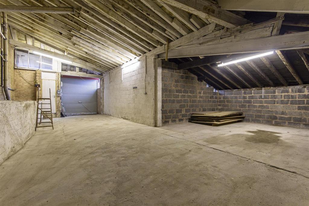 Garage/Storage