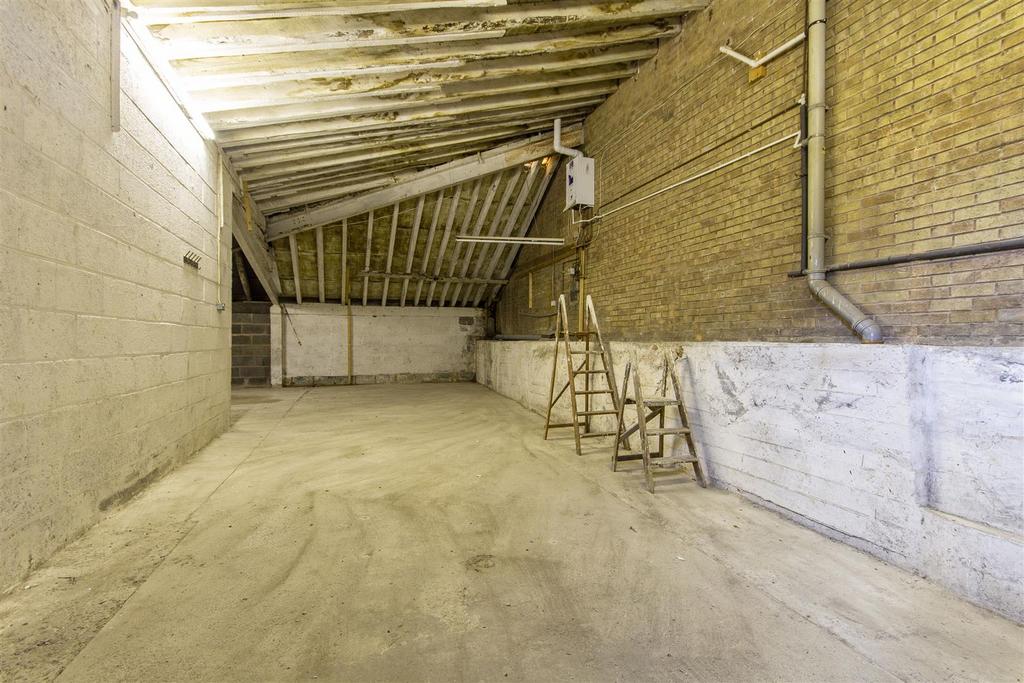 Garage/Storage