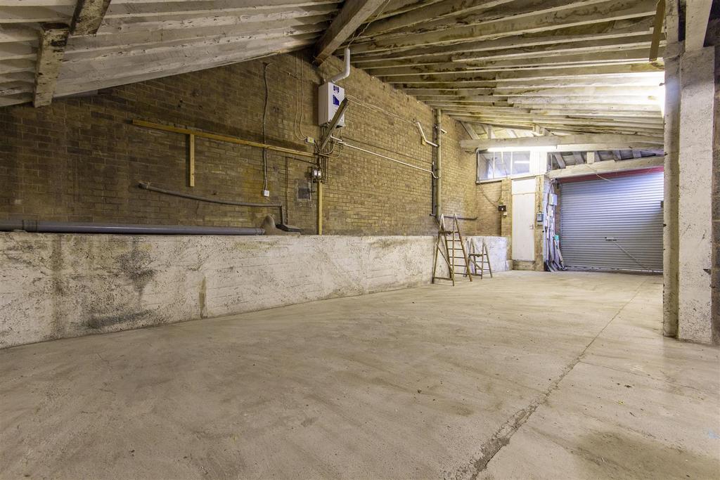 Garage/Storage