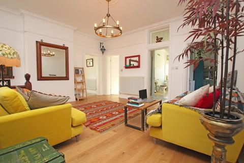 3 bedroom flat for sale, Denton Road, Eastbourne, BN20 7ST
