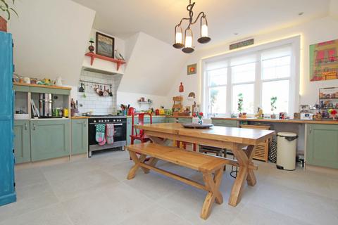 3 bedroom flat for sale, Denton Road, Eastbourne, BN20 7ST