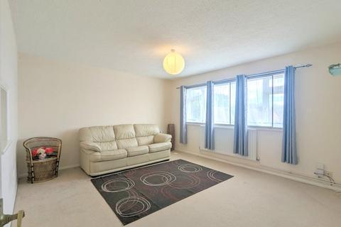 2 bedroom flat to rent, Field Road, Feltham, TW14