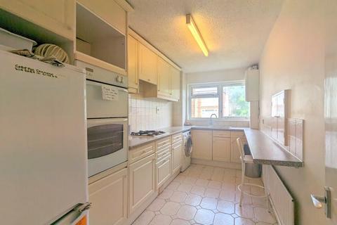 2 bedroom flat to rent, Field Road, Feltham, TW14