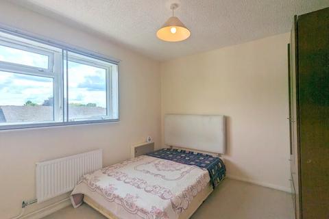 2 bedroom flat to rent, Field Road, Feltham, TW14