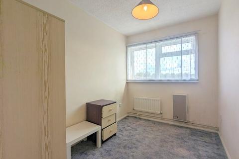 2 bedroom flat to rent, Field Road, Feltham, TW14