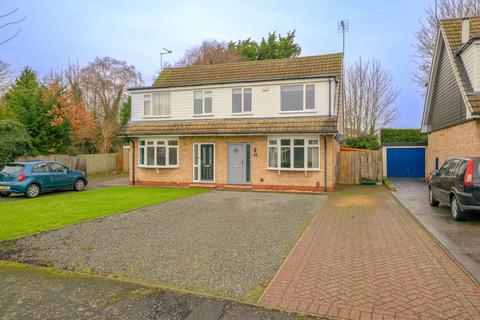3 bedroom semi-detached house for sale, Cottesmore Close, Grantham NG31