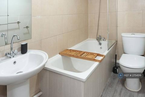1 bedroom flat to rent, Derby Road, London, CR0