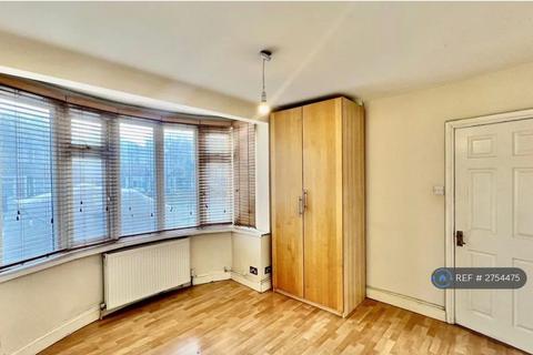 5 bedroom semi-detached house to rent, Jeymer Drive, Greenford, UB6