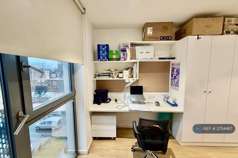 Studio to rent, Gradpad Wood Lane Studios, London, W12