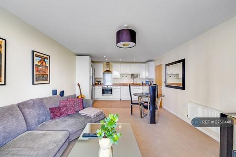 2 bedroom flat to rent, Ealing Road, London, TW8
