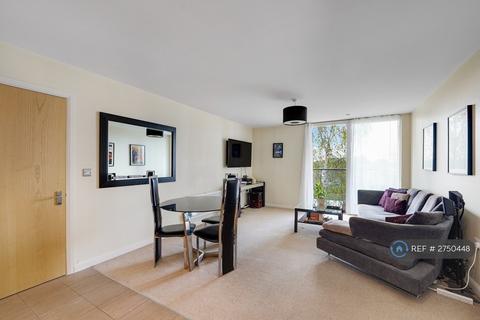 2 bedroom flat to rent, Ealing Road, London, TW8