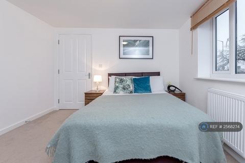 2 bedroom flat to rent, Royal Lane, West Drayton, UB7