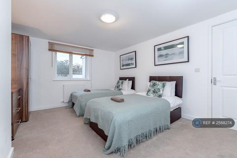 2 bedroom flat to rent, Royal Lane, West Drayton, UB7