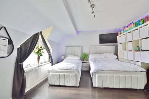 2 bedroom maisonette for sale, Langtons Meadow, Slough