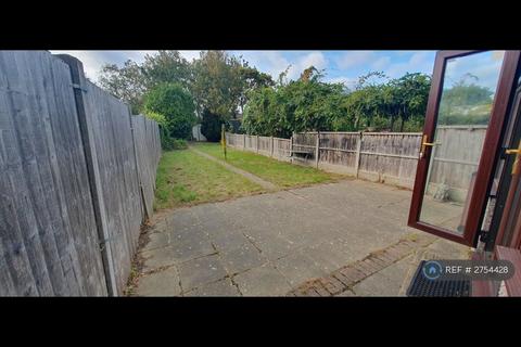 3 bedroom terraced house to rent, Campden Crescent, Dagenham, RM8